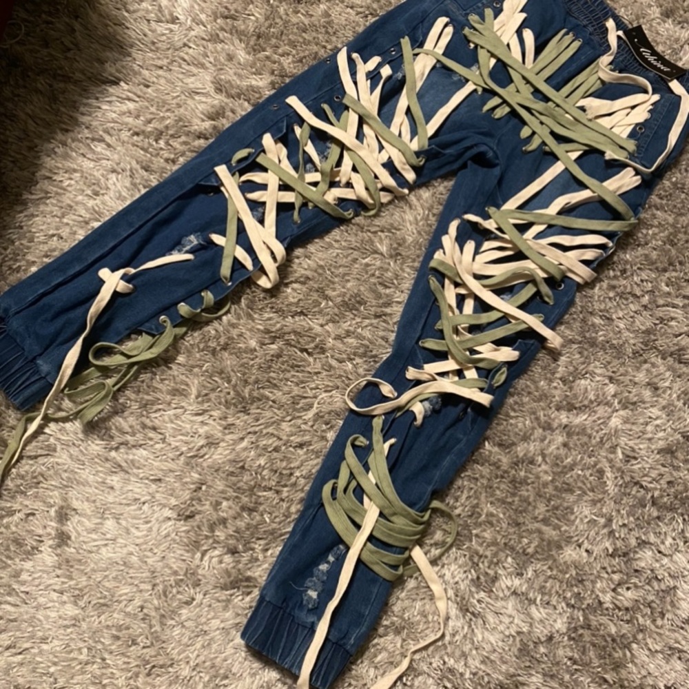 Shoelace pants